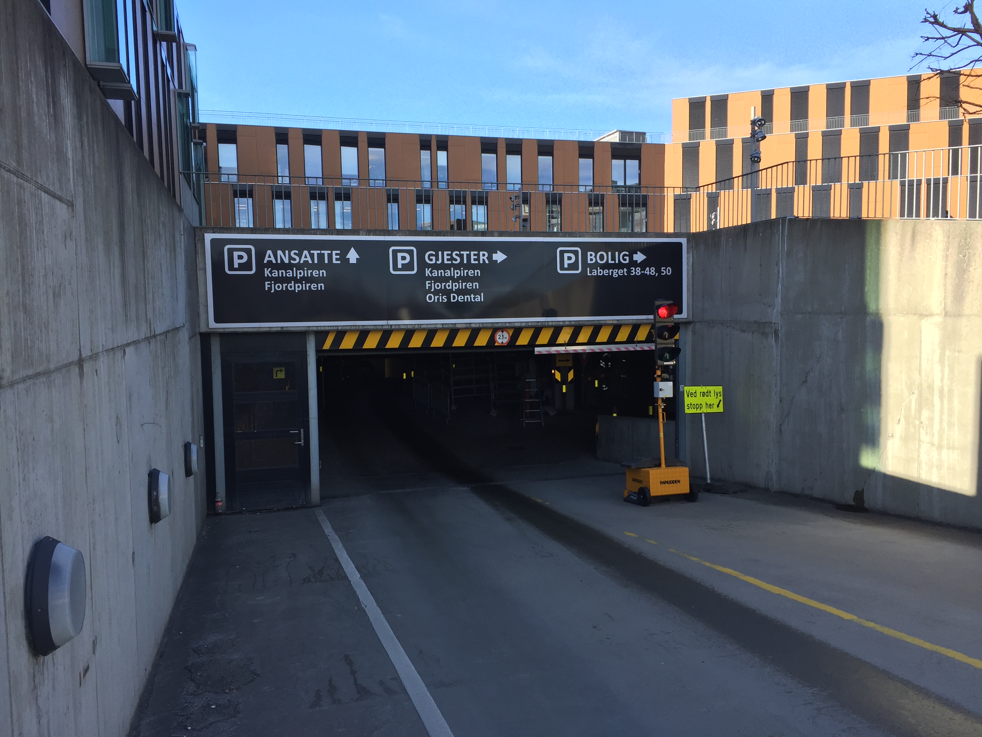 Innkjørsel til Kanalpiren og Hinna Pluss. Hinna Park velforening ble stiftet mai 2018 av Harald Krohn-Pettersen og Gunnar Nygård
